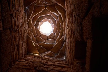 Yeraltı Camii parçaları. Bir cami ibadet İslam'ın takipçileri için bir yer.
