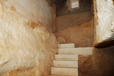 Kazakistan Cumhuriyeti Mangistau bölgesinde Shakpak Ata yeraltı Camii parçaları. Bir cami ibadet İslam'ın takipçileri için bir yer.