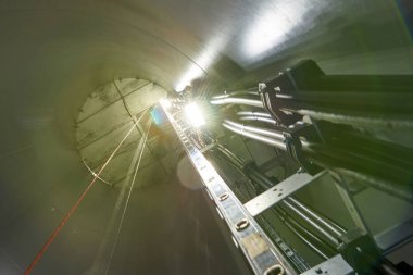 Rüzgar türbinleri içinde. Bir Rüzgar Çiftliği Rüzgar Türbini elektrik enerjisi üretimi için kullanılan aynı konumda grubudur.
