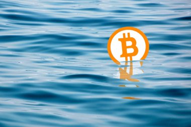 Denizde yüzme bitcoin sembolü. Bir cryptocurrency ve dünya çapında ödeme sistemi Bitcoin olduğunu.