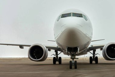 Havaalanı otopark yolcu uçağı.