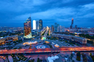 Nur Sultan 'ın akşam manzarası. Nur-Sultan Kazakistan 'ın başkentidir..