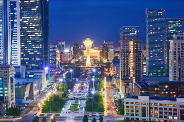 Nur Sultan 'ın akşam manzarası. Nur-Sultan Kazakistan 'ın başkentidir..