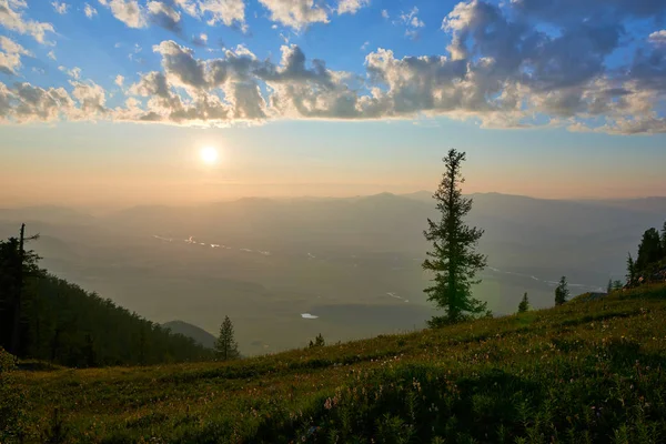 Katon Karagay Nemzeti Park Hegyek Völgyi Vie Ködös Nap Kazahsztán — Stock Fotó