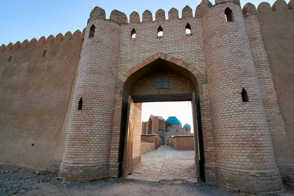 Mausoleo Khoja Ahmed Yasawi Través Las Puertas Del Museo Patrimonio — Foto de Stock