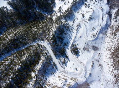 Bayanaul Dağları. Kış manzaralı. Bayanaul Milli Parkı 'nın havadan görünüşü. Pavlodar bölgesi. Kazakistan
