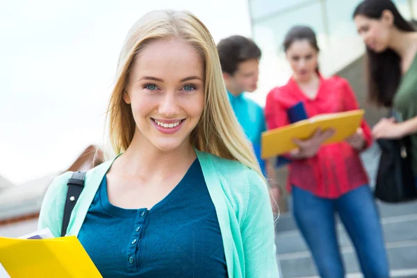 Female Student Outdoors Her Friends — Stock Photo, Image