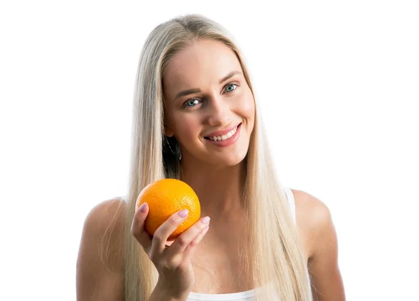 Krásná žena s pomerančem — Stock fotografie