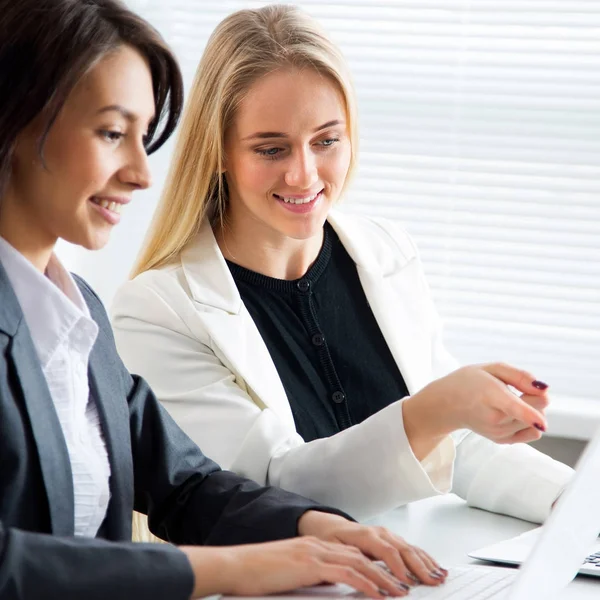 Young Businesswomen Workplace — Stock Photo, Image