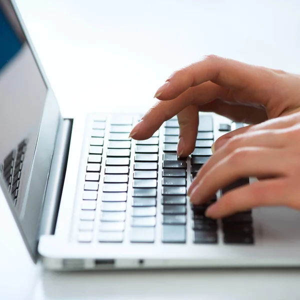 Businesswoman typing on laptop — Stock Photo, Image