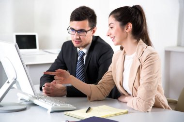 bilgisayarla çalışma iş adamları