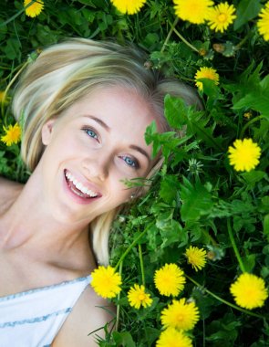 kadın karahindiba arasında