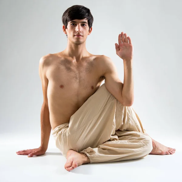 Young man doing yoga — Stock Photo, Image