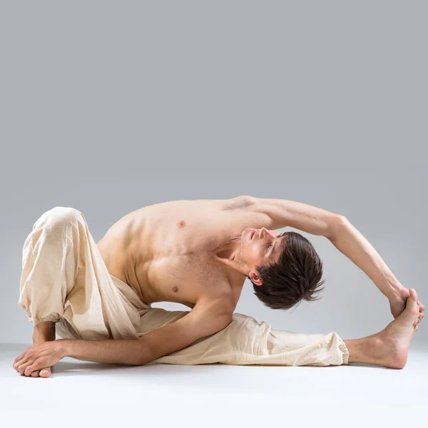 Young man doing yoga — Stock Photo, Image