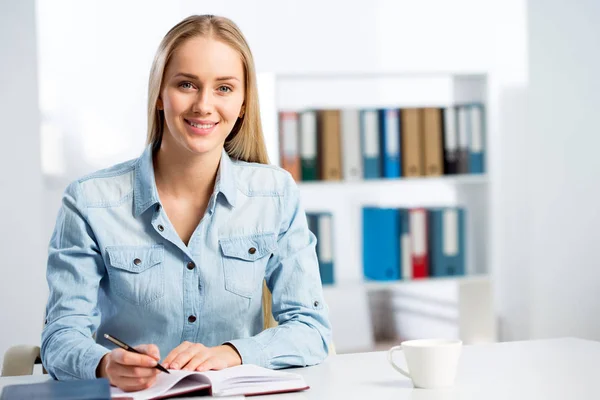 Zakelijke vrouw portret — Stockfoto