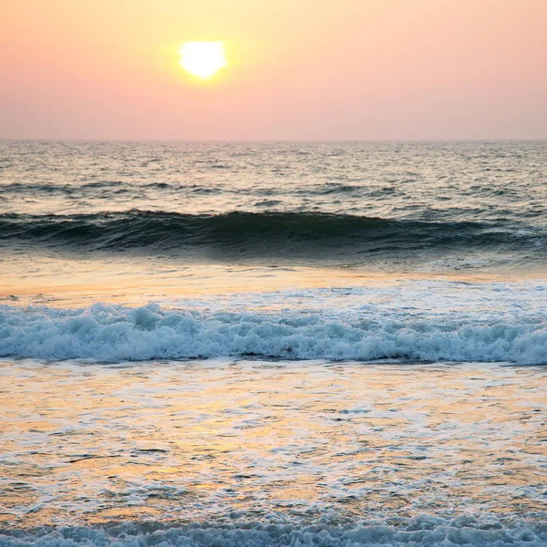 Denizde güzel bir gün batımı — Stok fotoğraf