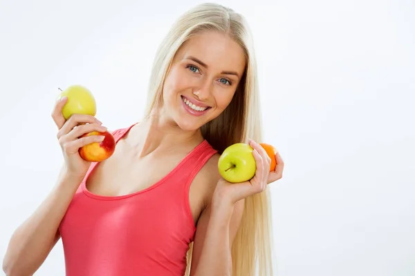 Donna con frutta — Foto Stock