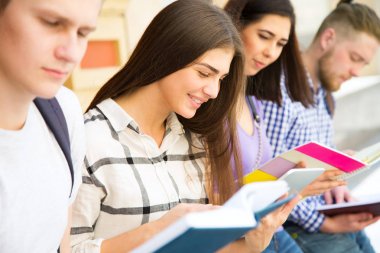 Eğitim, ödev olarak park gözden Üniversitesi öğrenci grubu