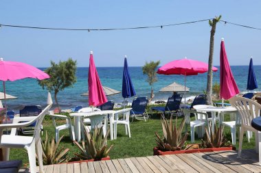 Sahilde ıssız Cafe