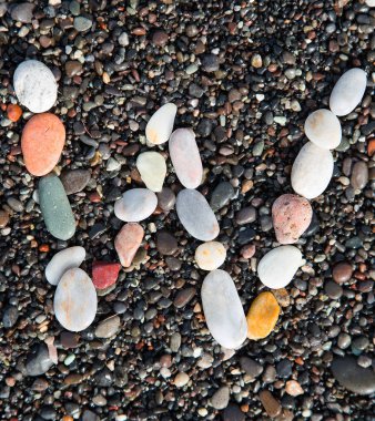 siyah kum üzerine koydu alfabesi