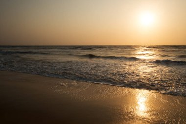 Denizde güzel bir gün batımı