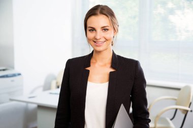 sevimli genç iş kadını portresi