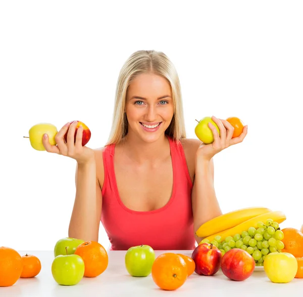 Mujer bonita sonriente con frutas — Foto de Stock