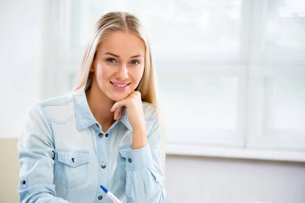 Portret van een zakenvrouw. — Stockfoto