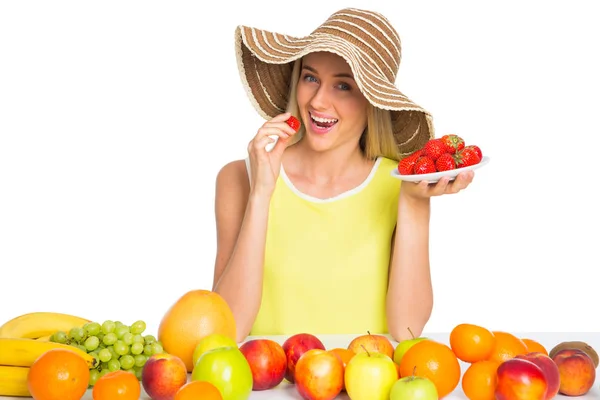 Bonita mujer con frutas — Foto de Stock