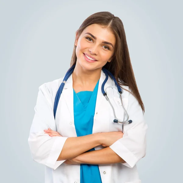 Молодая женщина врач — стоковое фото