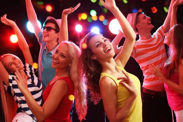 Jóvenes Divirtiéndose Bailando Fiesta — Foto de Stock