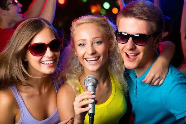 Young People Singing Microphone Party — Stock Photo, Image
