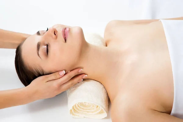 Young beautiful woman in spa environment — Stock Photo, Image