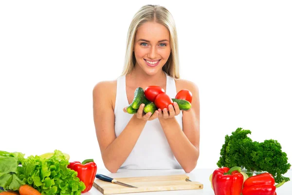 Mujer joven cocinando — Foto de Stock