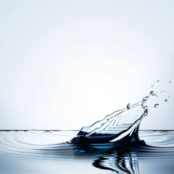 Piękne plusk wody — Zdjęcie stockowe