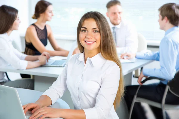 Gente de negocios con líder mujer de negocios —  Fotos de Stock