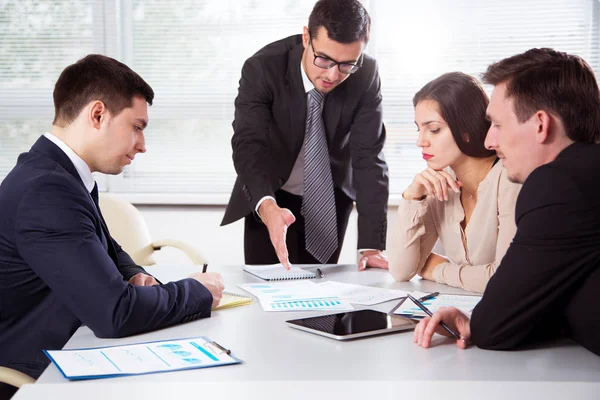 Grupo Empresarios Una Reunión Oficina — Foto de Stock