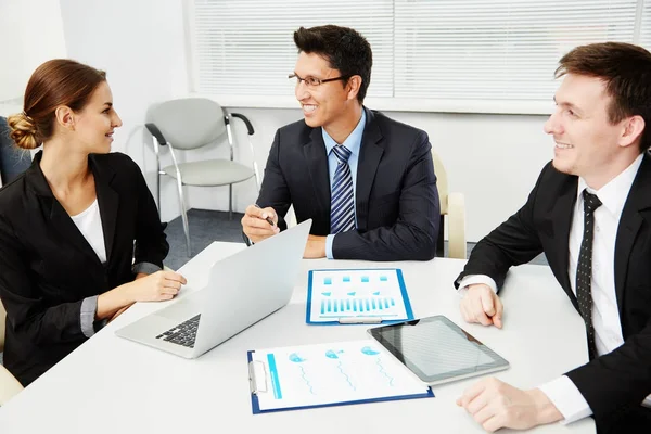 Empresários Discutindo Reunião — Fotografia de Stock