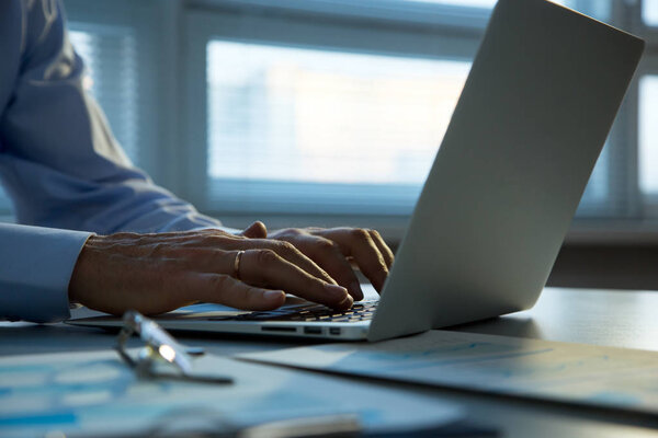  печатать мужские руки
