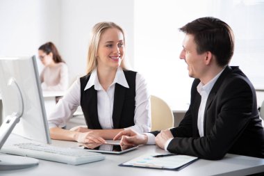 bilgisayarla çalışma iş adamları