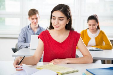 güzel kadın Üniversitesi Öğrenci portresi