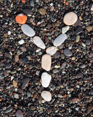 siyah kum üzerine koydu alfabesi