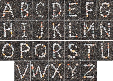 Kum üzerinde alfabenin harfleri