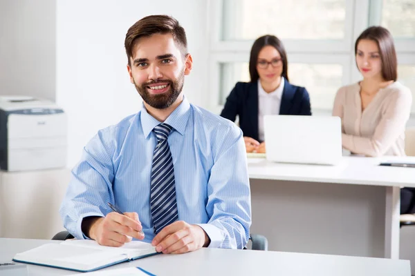 Empresário Trabalhando Escritório — Fotografia de Stock