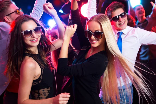 Jongeren Die Plezier Hebben Met Dansen Het Feest — Stockfoto