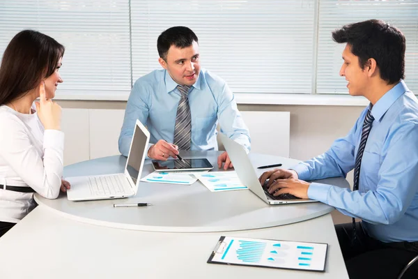 Business Team Che Lavorano Insieme Loro Progetto Aziendale Ufficio — Foto Stock