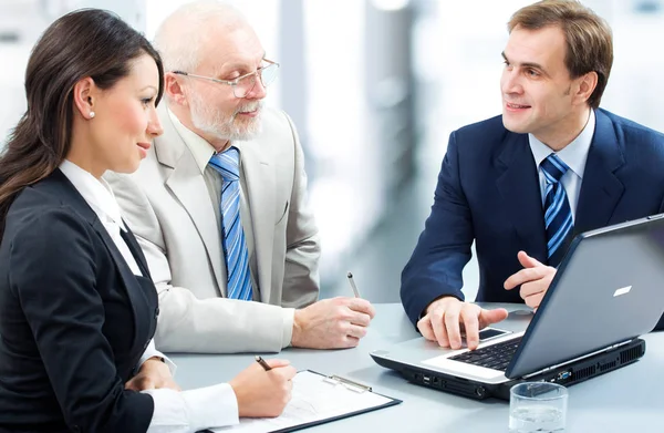 Tres Personas Negocios Que Trabajan Con Lap Top —  Fotos de Stock