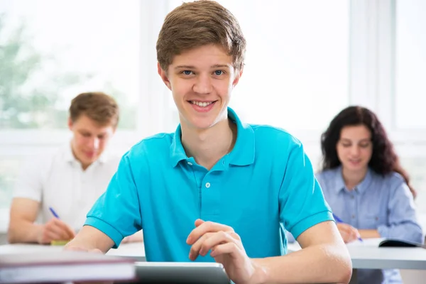 Porträtt Leende Student Ett Klassrum — Stockfoto