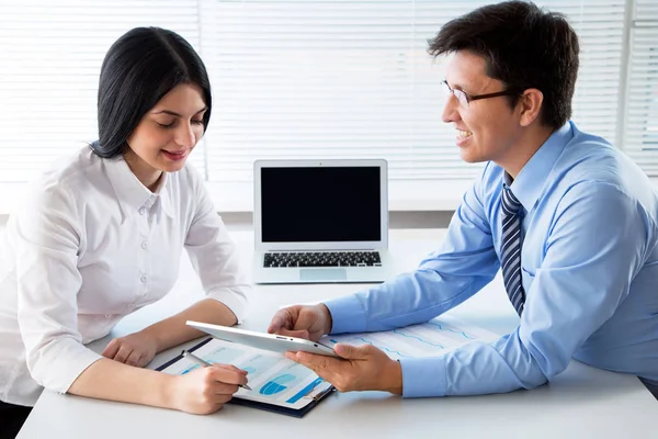 Geschäftsleute Treffen Sich Modernen Büro — Stockfoto