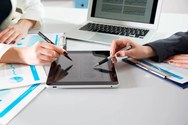 Immagine Mani Umane Durante Lavoro Ufficio All Atto Riunione — Foto Stock